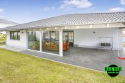 Weng Energieeffizienz A+ "Luxus Neubau Bungalow mit Sichtdachstuhl in ruhiger Wohnsiedlung" Haus kaufen