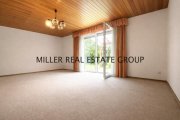 Ingolstadt Renovierungsbedürftiges Einfamilienhaus mit großem Grundstück, Garten, Garage und Ausbaupotenzial in Ingolstadt-Pettenhofen!