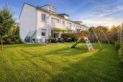 Neuburg an der Donau Moderne Raumwunder-Rarität in Neuburg an der Donau: Reiheneckhaus mit großem Garten, zwei Terrassen, Balkon & viel Haus