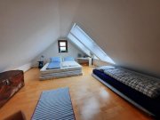 Utting am Ammersee Diese stilvolle Maisonette-Dachgeschosswohnung mit Spitzboden und herrlichem Seeblick vereint gemütliches Wohnen mit modernem