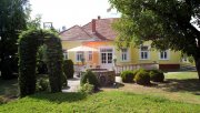 Kissomlyó Für Liebhaber des Besonderen! Großzügiges Landhaus mit zwei Gästehäusern und Kapelle Haus kaufen