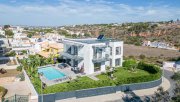 Albufeira Kürzlich erbaute Villa in einer der schönsten Küstenregionen der Algarve, die für ihre Vielfalt an Stränden bekannt ist.