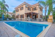 Ayia Triada 4 bedroom, detached villa with private swimming pool on a 450m2 plot with TITLE DEEDS ready to transfer and SEA VIEWS in Ayia - 