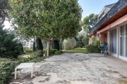 Barcelona Außergewöhnliches Haus im exklusiven Viertel Pedralbes, mit großem Grundstück und Privatsphäre, mit viel Tageslicht und Das
