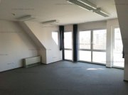 Budapest III. kerület Óbuda Újlakon, irodaházban, 4. emeleti 286 m2-es, szeparált iroda együttes kiadó.


 10 iroda/tárgyaló
 recepció
 kon
