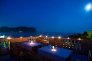 Budva Hotel in BuljariceHotel for sale, located in Buljarica, on a hill, overlooking the entire bay Buljarica. It is distanced 100 m