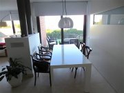 Calella Das freistehende Haus befindet sich in Calella, 50 km von Barcelona entfernt, unweit von Schnellstraßen wie C.32 und N-II, mit