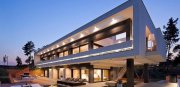 Girona Dieses vom Architekturbüro Lagula entworfene Haus bietet maximalen Luxus und Modernität. Es liegt im exklusiven La Vinya und d