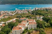 Herceg Novi Apartment is located on the floor 4of the building in a Luxury Complex. The Complex consist out of 5 elegant buildings. In the 