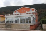 Igalo Mini hotel in IgaloIn the resort town of Igalo, a new hotel with a total area of ​​830 m² is for sale. The object is on a