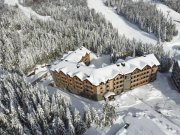 Kolašin Ski Studio Apartment is part of a hotel, located directly on the slopes of Kolasin 1600 Ski Resort. This is the first ski-in in 
