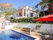 Olivella 


This lovely family home with a large private swimming pool and beautiful gardens is conveniently situated in the centre of