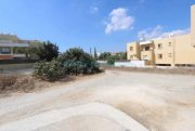 Paralimni Triangular shaped plot of land in residential area of Paralimni - LPAR176This 617m2 plot of land has road access and is located