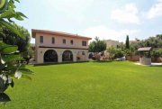 Paralimni Unique 5 bedroom, 3 bathroom, 1 WC detached villa, with separate entry fully equipped guest suite on huge plot in area - Haus