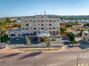 Pernera 1 bedroom, 1 bathroom apartment on an established complex with hotel style luxuries and amenities and excellent rental potential