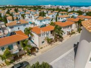 Pernera 3 bedroom, 2 bathroom villa with swimming pool and TITLE DEEDS 700m to the beach in Pernera - MRP101This is a fantastic to own
