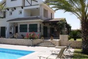 Pernera 5 bedroom, 4 bathroom, detached villa with Private 10 x 5m swimming pool and TITLE DEEDS in Pernera area - PER133.Set in quiet j