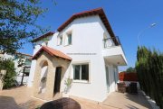 Pernera Beautiful 3 bedroom, 2 bathroom detached villa with Title Deeds and swimming pool in Pernera - KAT108.Set on a gated complex, fr