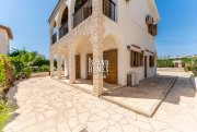 Protaras 3 bedroom, 1 bathroom house with TITLE DEEDS and sea view in enviable location of Cape Greko - CAP128This is a rare opportunity