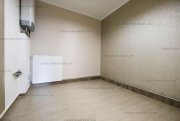 Szentendre Szentendrén, forgalmas csomópontban, irodaház földszintjén, igényes kialakítású, 37 m2-es, két helyiségből álló