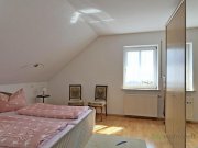 Radeberg (EF0504_M) Dresden: Ullersdorf, großzügige möblierte Wohnung mit eigenem Balkon in ruhigem EFH, 500 Meter zum Golfplatz