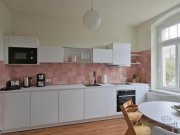 Gera (EF1113_M) Gera: Röppisch: stilsicher möblierte Wohnung mit Holzdielung, Balkon, PKW-Stellplatz und Garten Wohnung mieten