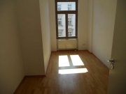 Zwickau auch WG geeignet !!! Toll sanierte Wohnung, zentrumsnah, Balkon, Parkett, Vorratsraum Gewerbe mieten