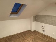 Reinsdorf (Landkreis Zwickau) Gemütliche DG 2-Zimmer mit Einbauküche, Laminat, Wannenbad und Balkon in guter Lage! Wohnung mieten