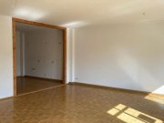 Meerane Großzügige 3-Zimmer mit Parkett, und offener Küche in zentraler Lage! EBK mgl. Wohnung mieten