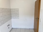 Fraureuth ab 01.07.26! Fraureuth, schöne 2-Zimmer Erdgeschosswohnung mit Balkon, Stellplatz optional Wohnung mieten