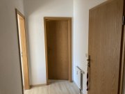 Fraureuth ab 01.07.26! Fraureuth, schöne 2-Zimmer Erdgeschosswohnung mit Balkon, Stellplatz optional Wohnung mieten