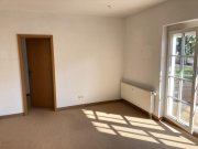 Fraureuth ab 01.07.26! Fraureuth, schöne 2-Zimmer Erdgeschosswohnung mit Balkon, Stellplatz optional Wohnung mieten