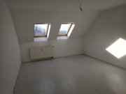Chemnitz Gemütliche DG 3-Zimmer Wohnung mit Laminat und Wannenbad in guter Lage. Wohnung mieten