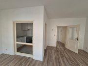 Chemnitz Kompakte 2-Zimmer mit Einbauküche, Laminat und Wannenbad in guter Lage Wohnung mieten