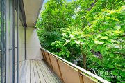 Berlin WIE EIN BAUMHAUS! Gemütliche 2 Zimmer Wohnung mit ca. 78m², EBK, Concierge und Gym in Berlin-Mitte! Wohnung mieten