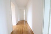 Rockenberg WRS Immobilien - Frisch renovierte 3 Zimmer Dachgeschosswohnung in Feldrandlage von Rockenberg Wohnung mieten
