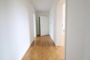 Rockenberg WRS Immobilien - Frisch renovierte 3 Zimmer Dachgeschosswohnung in Feldrandlage von Rockenberg Wohnung mieten