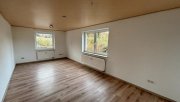 Eschershausen 4-Zimmer-Erdgeschosswohnung mit Balkon, EBK & PKW-Stellplatz Wohnung mieten