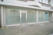 Düsseldorf Oberrath: Gut sichtbare Praxis-/Ausstellungsfläche mit großer Schaufensterfront Gewerbe mieten
