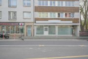 Düsseldorf Oberrath: Gut sichtbare Praxis-/Ausstellungsfläche mit großer Schaufensterfront Gewerbe mieten
