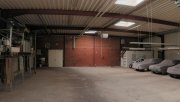 Uelsen Helle Stahlrahmen-Halle mit elektrischem Sektionaltor und großer Hofzufahrt – Industriegebiet Uelsen Gewerbe mieten