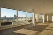 Köln CITYHOUSE: Penthouse - Kölns schönster Blick auf den Dom! 90 m² Terrasse in Süd-West-Ausrichtung Wohnung mieten