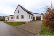 Acht Gewerbehalle mit Garagen: Ehemalige Schreinerei mit viel Platz als Lager oder für den Motorsport Gewerbe mieten