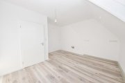 Hasselroth DIETZ: TOP TOP moderne 4-Zi. Wohnung - 1. Obergeschoss im 2-Familienhaus! 1/2 Garage + 2 PKW-Außenplätze Wohnung mieten
