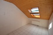 Büdingen DIETZ: Trendige 4 Zimmer-Dachgeschosswohnung im 2- Familienhaus mit Blick ins Grüne! Wohnung mieten