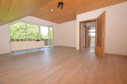Büdingen DIETZ: Trendige 4 Zimmer-Dachgeschosswohnung im 2- Familienhaus mit Blick ins Grüne! Wohnung mieten