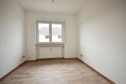 Dieburg DIETZ: Modernisierte 4,5 Zimmer-Wohnung mit Balkon, Garage und eigenem Garten - Direkter Zugang! Wohnung mieten
