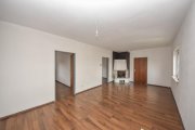Babenhausen DIETZ: Gepflegte 3-Zimmerwohnung im 1.OG mit Balkon in Langstadt, Babenhausen nahe des Feldes! Wohnung mieten