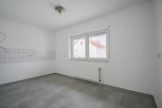 Babenhausen DIETZ: Gepflegte Obergeschosswohnung mit Balkon und Stellplatz in Babenhausen - Hergershausen. Wohnung mieten