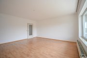 Babenhausen DIETZ: Gepflegte Obergeschosswohnung mit Balkon und Stellplatz in Babenhausen - Hergershausen. Wohnung mieten